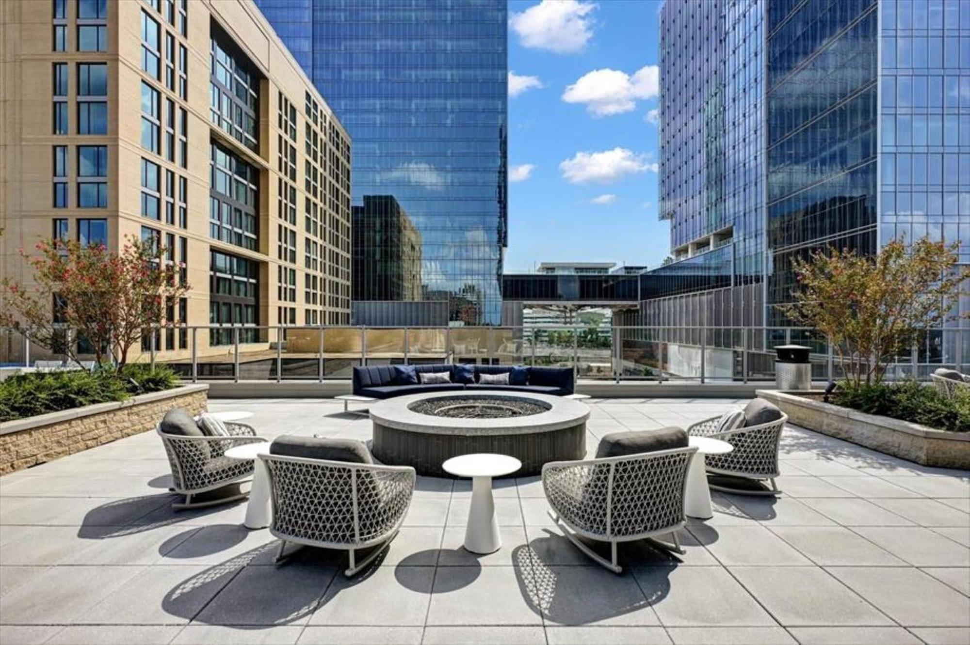 Global Luxury Suites At Town Center 莱斯顿 外观 照片