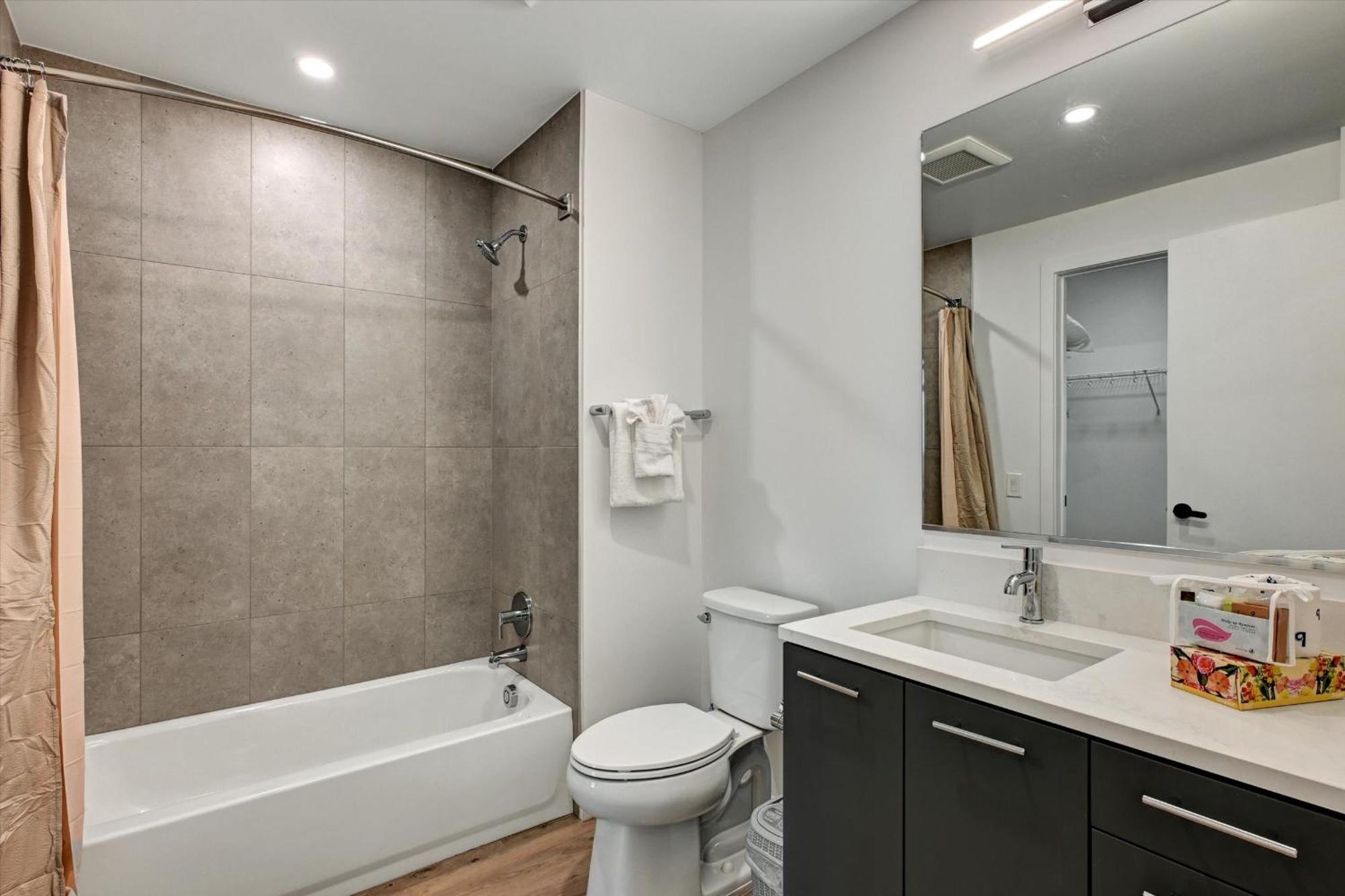 Global Luxury Suites At Town Center 莱斯顿 外观 照片